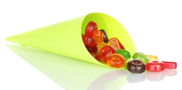 Parlak çanta üzerinde beyaz izole lezzetli renkli şekerler — Stok fotoğraf
