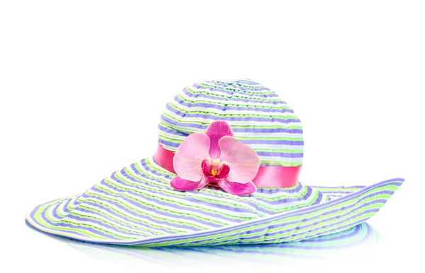 Mooie vrouw zomer hoed geïsoleerd op wit — Stockfoto
