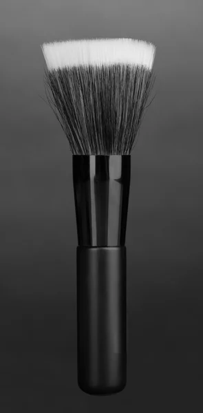 Cepillo cosmético sobre fondo gris —  Fotos de Stock
