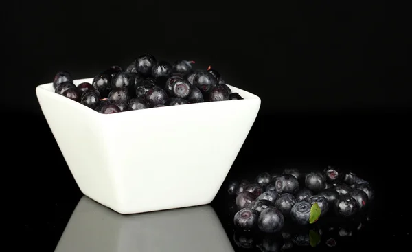 Tasty blueberries in white bowl isolated on black close-up — Stock Photo, Image