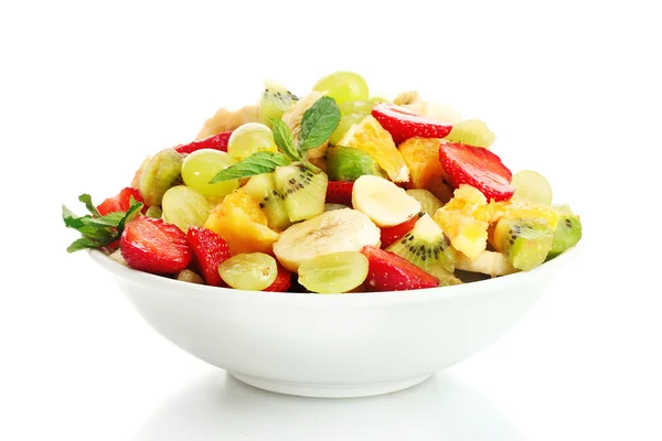 Μπολ με φρέσκα φρούτα σαλάτα που απομονώνονται σε λευκό — Φωτογραφία Αρχείου