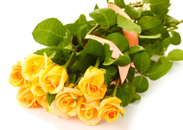 Belo buquê de rosas isoladas em branco — Fotografia de Stock