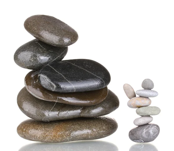 Stapels van evenwichtige stenen geïsoleerd op wit — Stockfoto