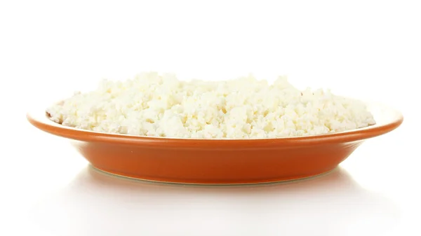 Τυρί cottage σε ένα πιάτο που απομονώνονται σε λευκό — Φωτογραφία Αρχείου