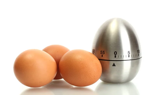 Minuterie et œufs isolés sur blanc — Photo