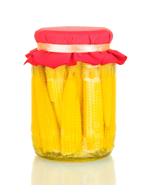 Pot avec maïs en conserve isolé sur blanc — Photo
