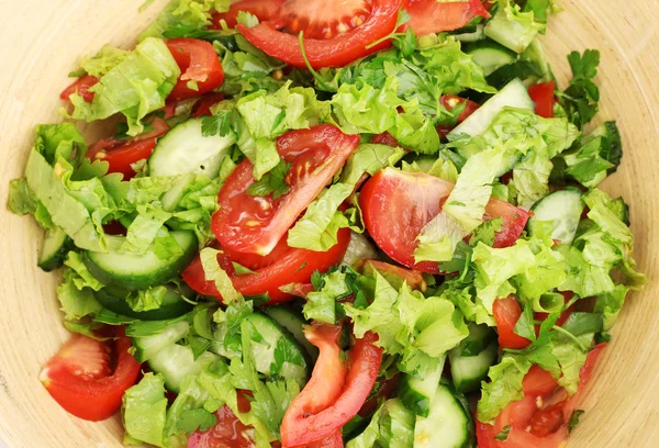 Taze close-up salatalık ve domates salatası — Stok fotoğraf