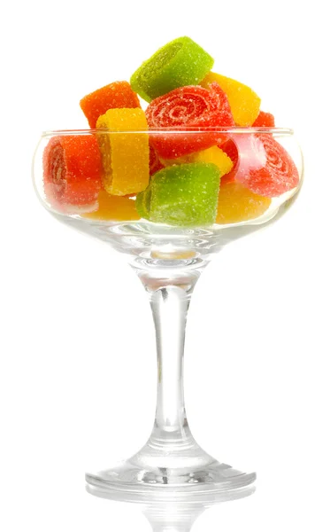 Kleurrijke gelei snoepjes in in cocktailglas geïsoleerd op wit — Stockfoto
