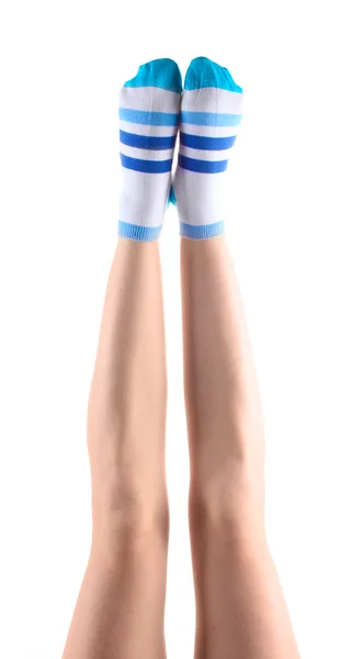 Vrouwelijke benen in gestreepte sokken geïsoleerd op wit — Stockfoto