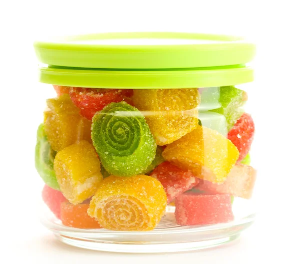 Caramelle colorate gelatina in vaso di vetro isolato su bianco — Foto Stock