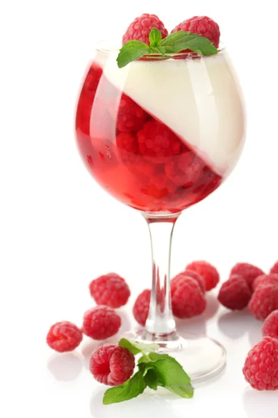 Fruit gelei met frambozen in glas geïsoleerd op wit — Stockfoto