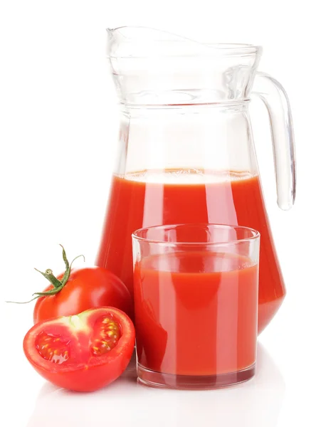 トマト ジュース水差し、白で隔離されるガラス — ストック写真