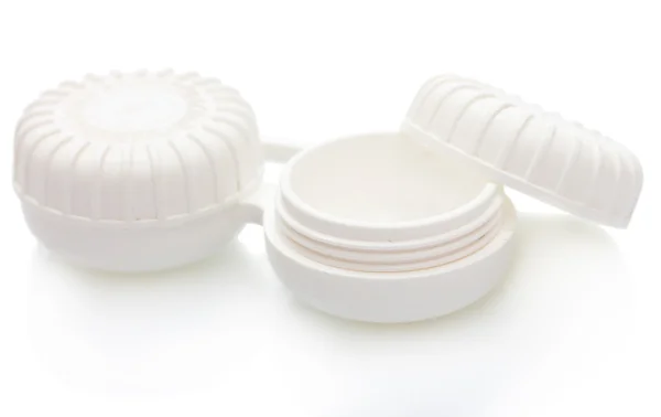 Контейнеры для контактных линз, изолированные на белом — стоковое фото