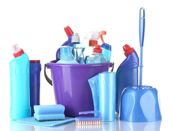 Productos de limpieza aislados en blanco — Foto de Stock