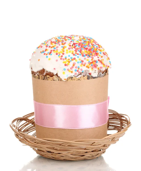 白で隔離されるバスケットで美しいイースター ケーキ — ストック写真