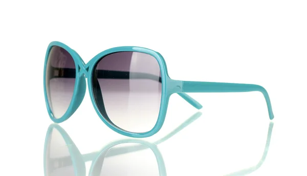 Fashionabla kvinnors blå solglasögon isolerad på vit — Stockfoto