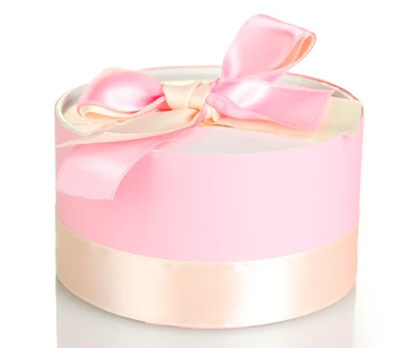 Красивая розовая коробка подарка с луком изолированы на белом — стоковое фото