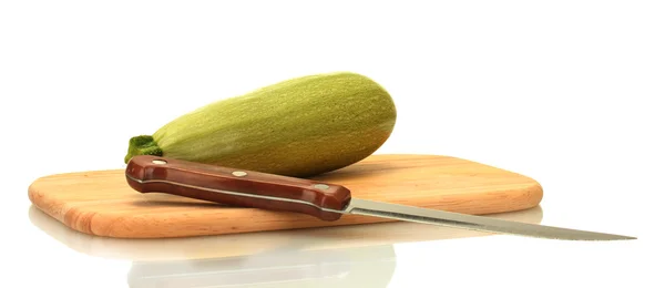 Squash op een snijplank met mes geïsoleerd op witte achtergrond — Stockfoto