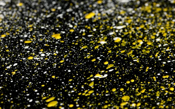Brilhantes salpicos de tinta no fundo preto close-up — Fotografia de Stock