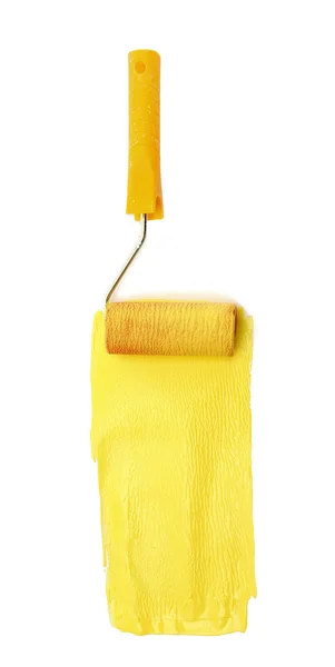 Malířský váleček s žluté barvy izolovaných na bílém — Stock fotografie