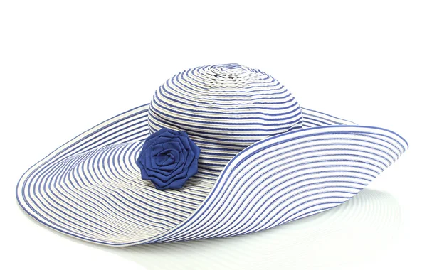 Летняя шляпа на белом фоне — стоковое фото