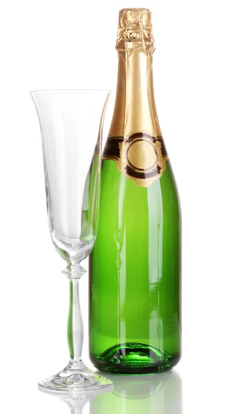Bir şişe şampanya ve üzerinde beyaz izole kadehi — Stok fotoğraf