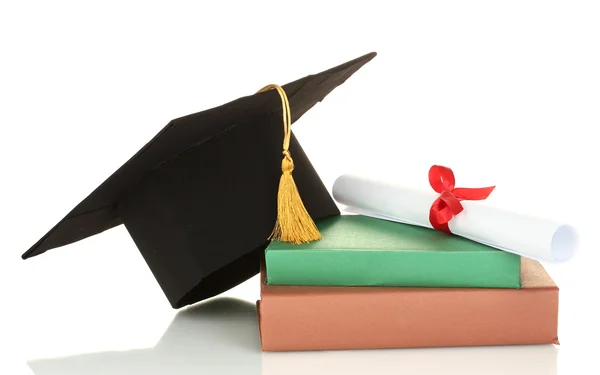 Chapéu de Grad e diploma com livros isolados em branco — Fotografia de Stock