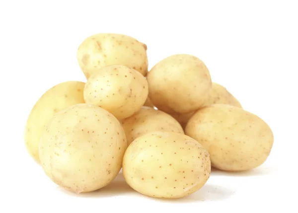 Jonge aardappelen geïsoleerd op wit — Stockfoto