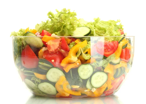 Ensalada de verduras frescas en tazón transparente aislado en blanco —  Fotos de Stock