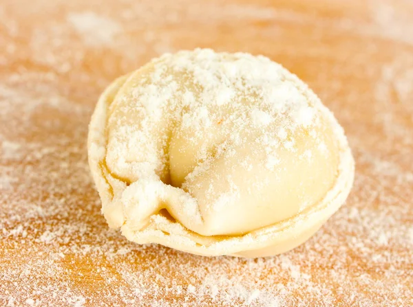 Raw Dumpling on wooden background close-up — Stock Photo, Image