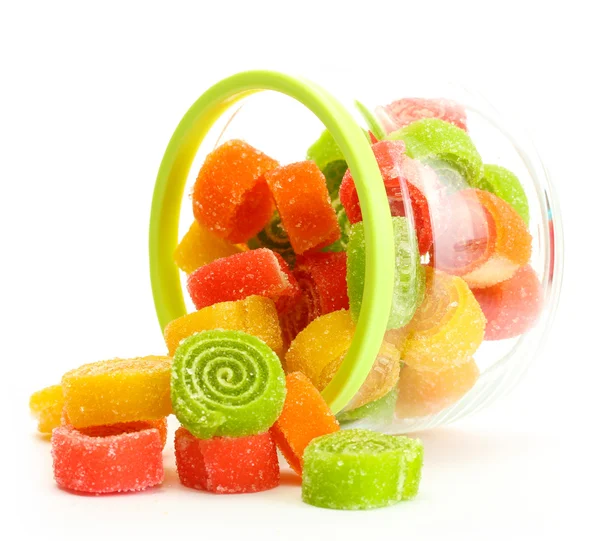 Caramelos de gelatina de colores en frasco de vidrio aislado en blanco — Foto de Stock