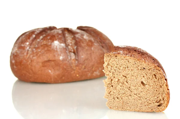 Zelfgebakken brood geïsoleerd op witte achtergrond — Stockfoto