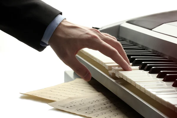 Hand of man playing piano — Stock Photo, Image