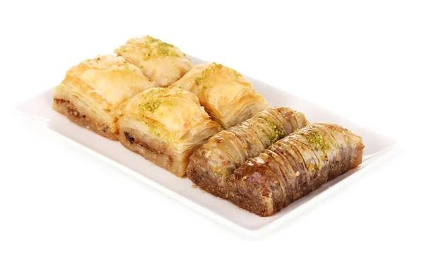 Baklava dulce en placa aislada en blanco — Foto de Stock