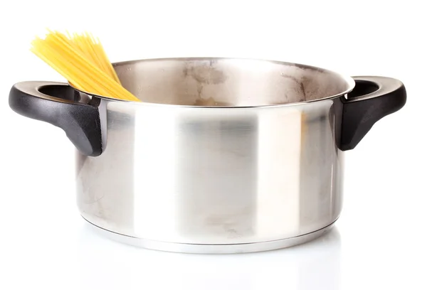Готовить спагетти в кастрюле изолированы на белом — стоковое фото