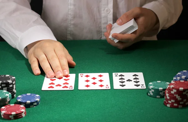 Pokerspiel am grünen Tisch — Stockfoto