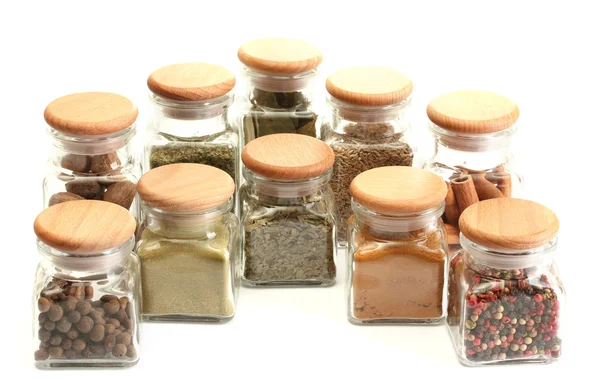 Pulver kryddor i glas burkar isolerade på vit — Stockfoto