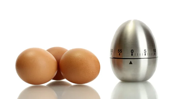 Temporizador de huevos y huevos aislados en blanco —  Fotos de Stock