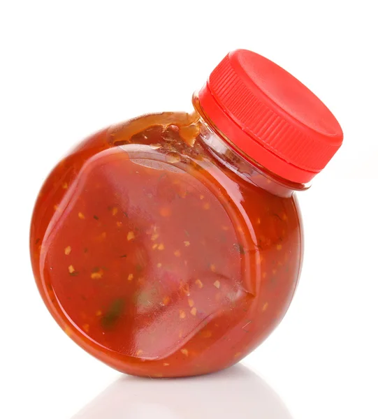 Molho de tomate em garrafa isolado em branco — Fotografia de Stock