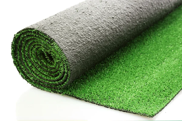 Erba verde laminato artificiale, isolato su bianco — Foto Stock