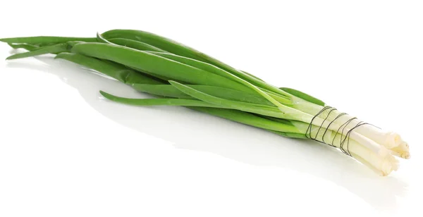 Cebolla verde fresca aislada sobre blanco —  Fotos de Stock