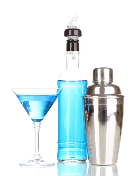 Вкусный голубой коктейль на белом — стоковое фото