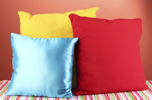 Almohadas sobre fondo rojo —  Fotos de Stock