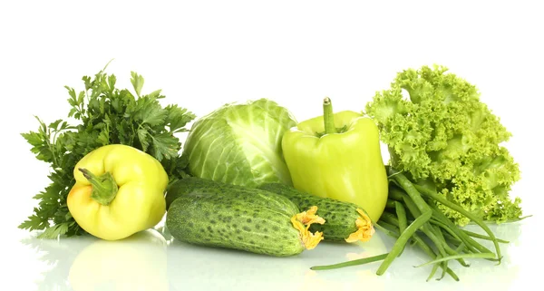 Gröna grönsaker isolerad på vit — Stockfoto