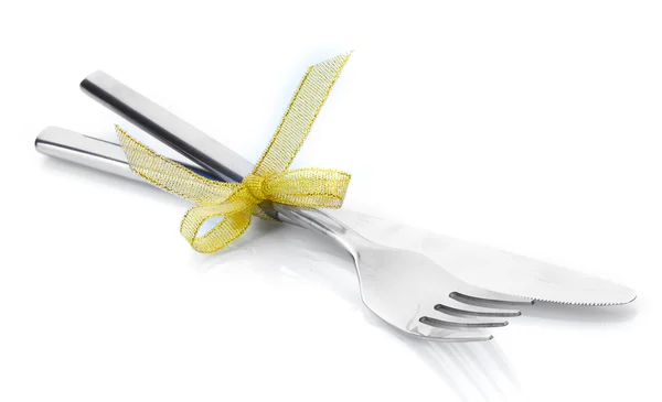 Silberne Gabel und Messer mit Band isoliert auf weiß gebunden — Stockfoto