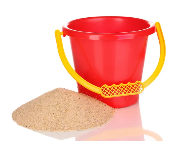 Dětský kbelík a izolovaných na bílém písku — Stock fotografie