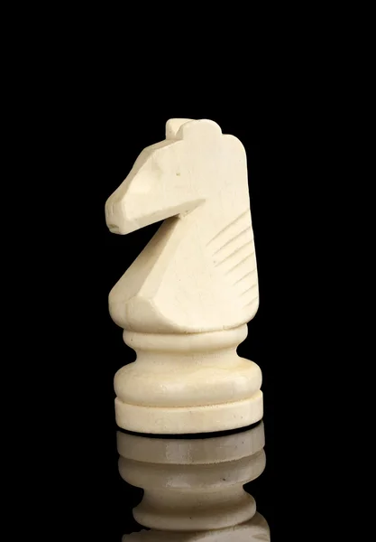 Pieza de ajedrez aislada sobre negro — Foto de Stock