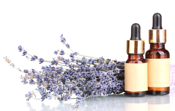 Lavendel blommor och aromaolja isolerad på vit — Stockfoto
