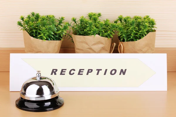Hotellets reception isolerad på vit — Stockfoto