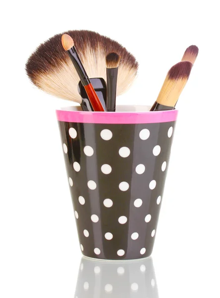 Makeup borstar i en svart polka-dot kopp isolerad på vit — Stockfoto